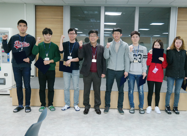 2016년 새해에도 FST 모든 임직원 가족분들의 건강과 행복만 가득하시기를 기원합니다. 새해 복 많이 받으세요!