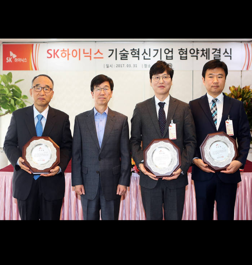 2016년 새해에도 FST 모든 임직원 가족분들의 건강과 행복만 가득하시기를 기원합니다. 새해 복 많이 받으세요!