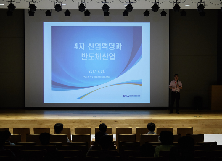 2016년 새해에도 FST 모든 임직원 가족분들의 건강과 행복만 가득하시기를 기원합니다. 새해 복 많이 받으세요!